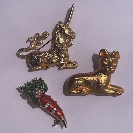 NY metropolitan museum leopard brooch