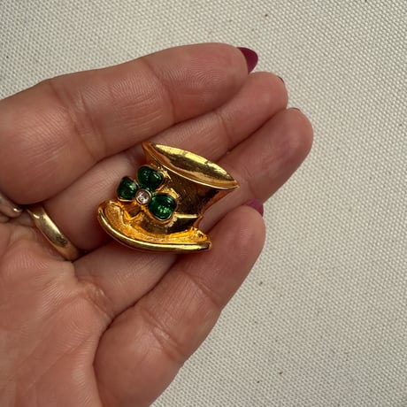 Hat pin