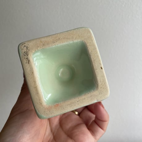 Green aurora vase