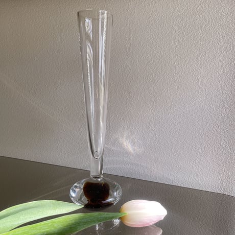Glass flower vase