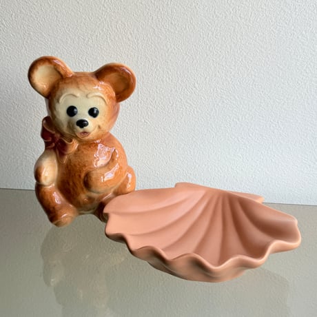 Shell soap dish