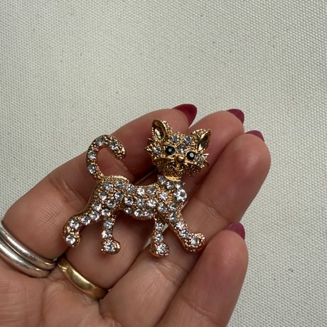 Kirakira cat brooch