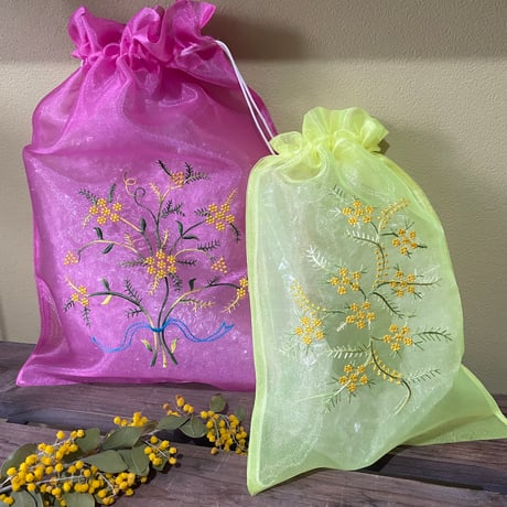 Mimosa pouch medium