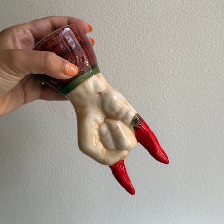 Pepper bottle hand