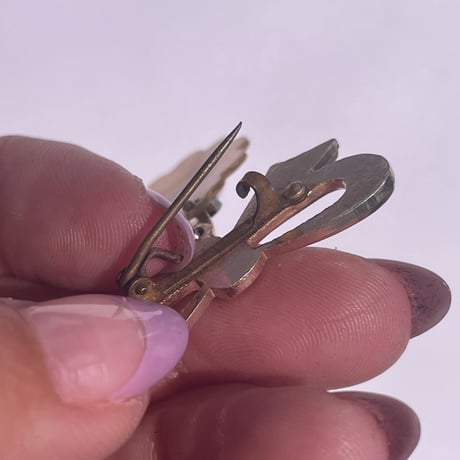 Ribbon bambi brooch