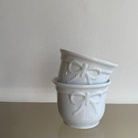 Ribbon design pot