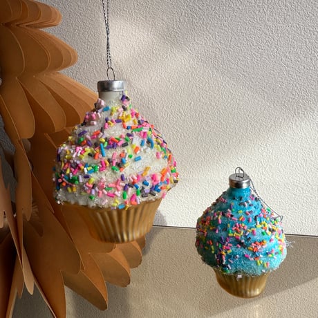 Cupcake glass ornament USA