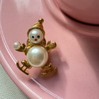 Perl snowman boy pin