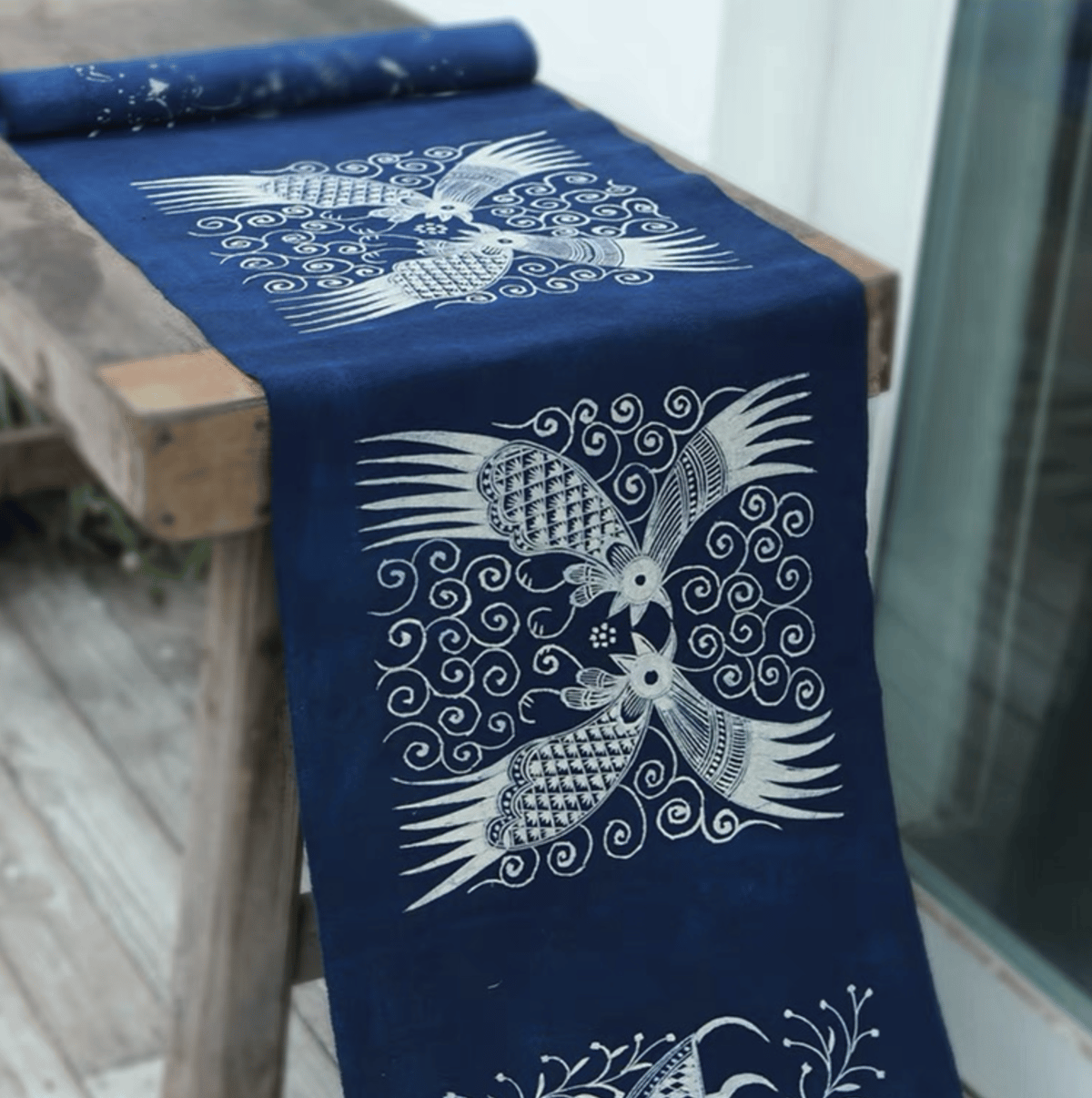 ろうけつ染め 伝統ミャオ族鳥トゥーテン テーブルクロス | RAKUSU ART