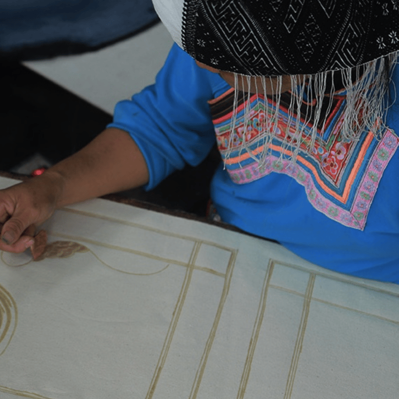 ろうけつ染め 伝統ミャオ族鳥トゥーテン テーブルクロス | RAKUSU ART