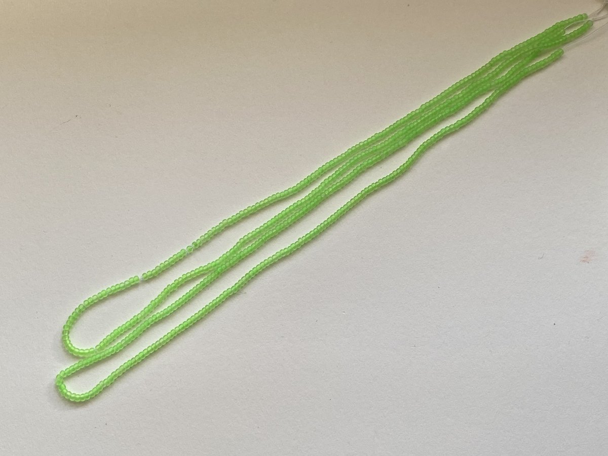 🇨🇿 チェコ製☆糸通しグラスビーズ☆8/0サイズ ☆ネオンカラー☆黄