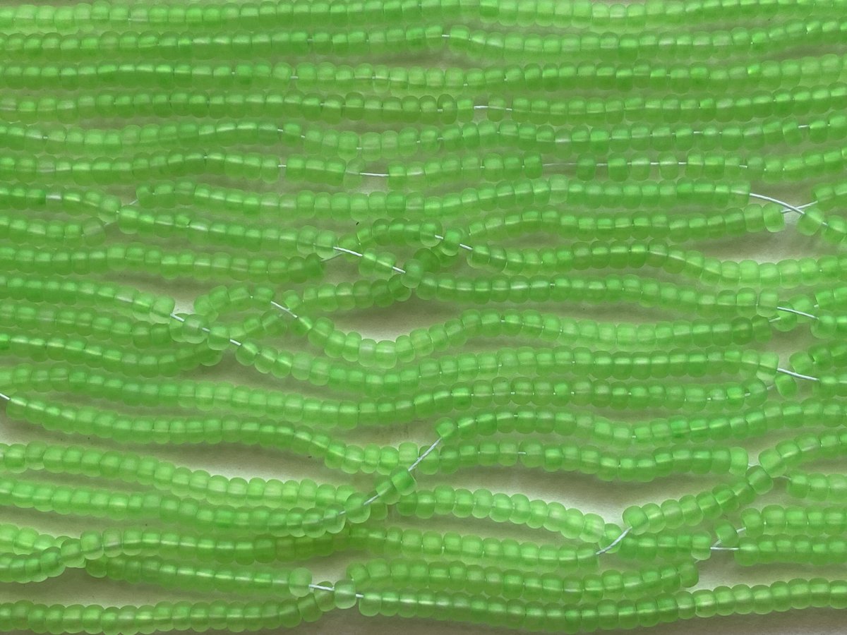 🇨🇿 チェコ製☆糸通しグラスビーズ☆8/0サイズ ☆ネオンカラー☆黄