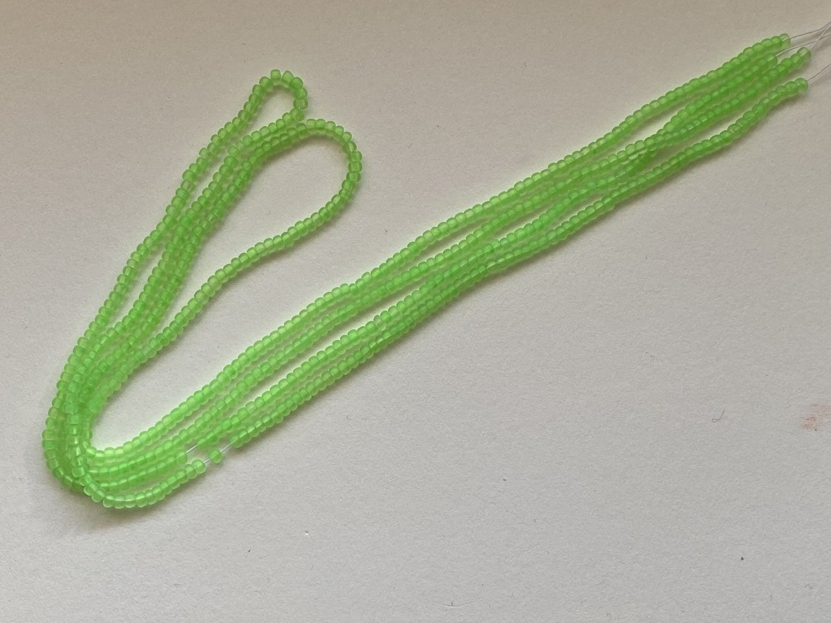 🇨🇿 チェコ製☆糸通しグラスビーズ☆8/0サイズ ☆ネオンカラー☆黄