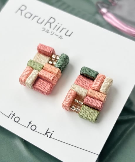 【春】暖かな陽気　朱色　ピアス/イヤリング
