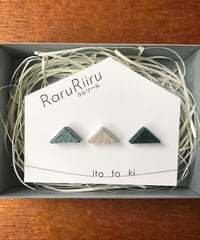【3つセット】三角　青　灰　落ち着いた　控え目　濃淡　秋冬　ピアス/ノンホールピアス