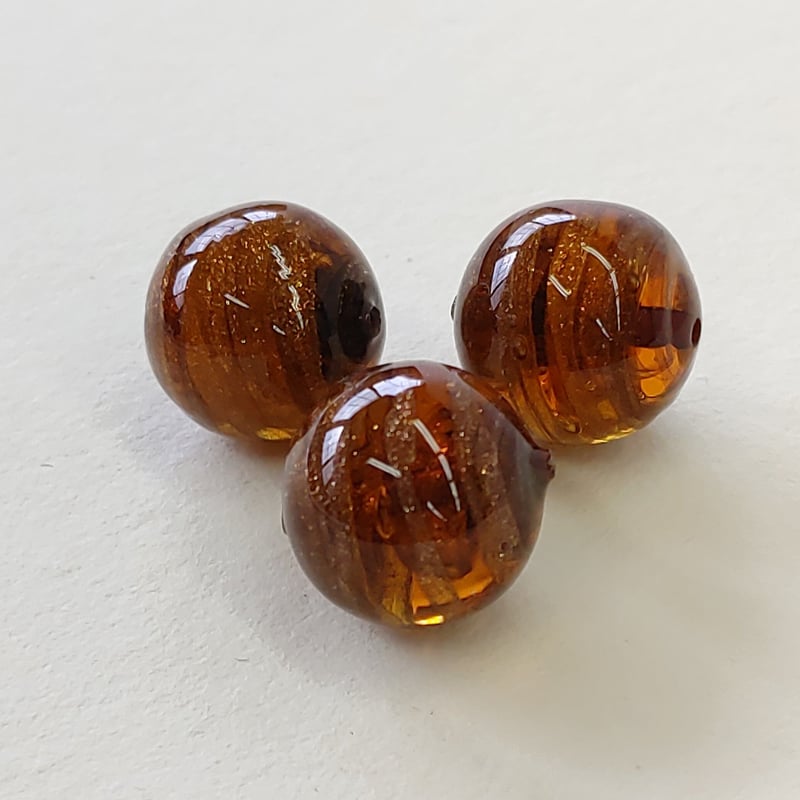 ベネチアンガラス ビーズ 16mm 金縞入り 琥珀色 1個 | 香の都
