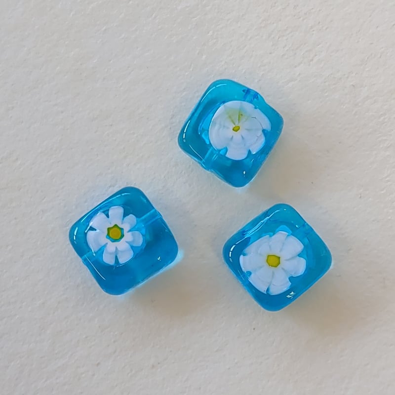 ベネチアンガラス ビーズ 正方形 12mm お花 水色 1個 | 香の都