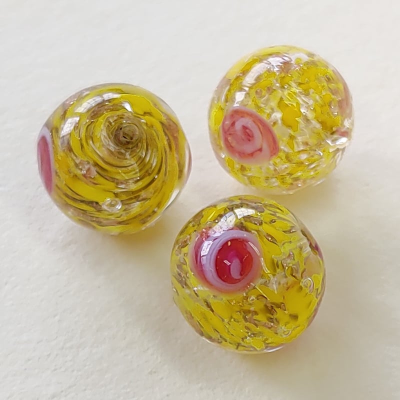 ベネチアンガラス ビーズ 14mm 金入り 黄 1個 | 香の都