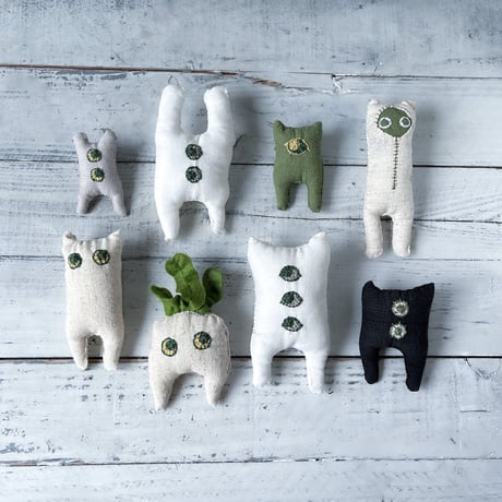 brooch doll {green eniguma}