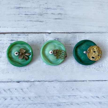 greens {brooch}