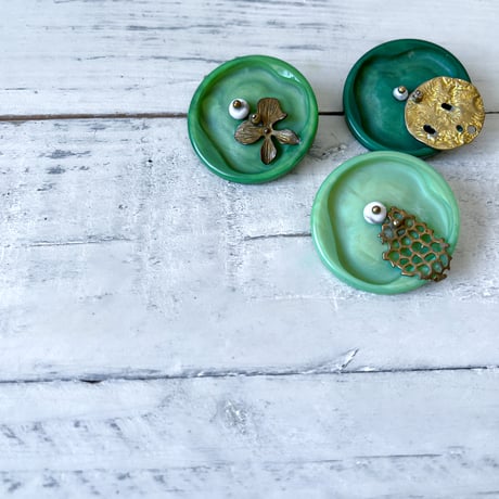 greens {brooch}