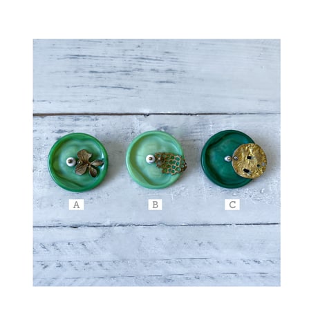 greens {brooch}