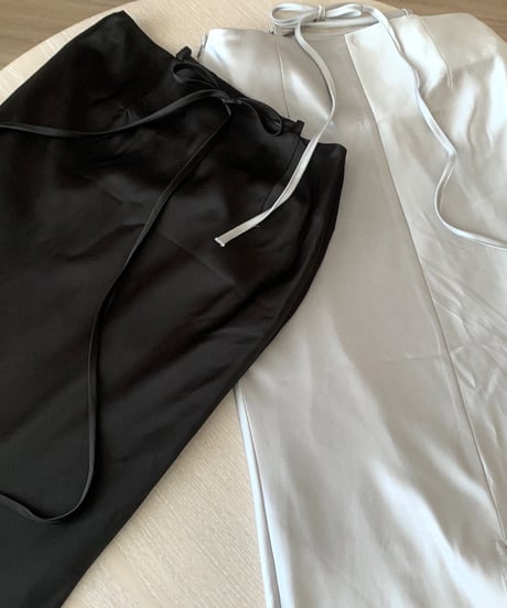シャインスリットロングスカート/black