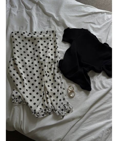 stretch  off-shoulder  tops /  black
