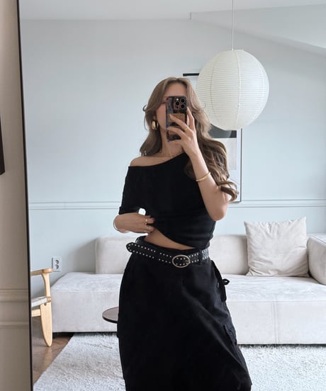 stretch  off-shoulder  tops /  black