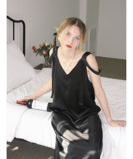 glossy layered one-piece / black