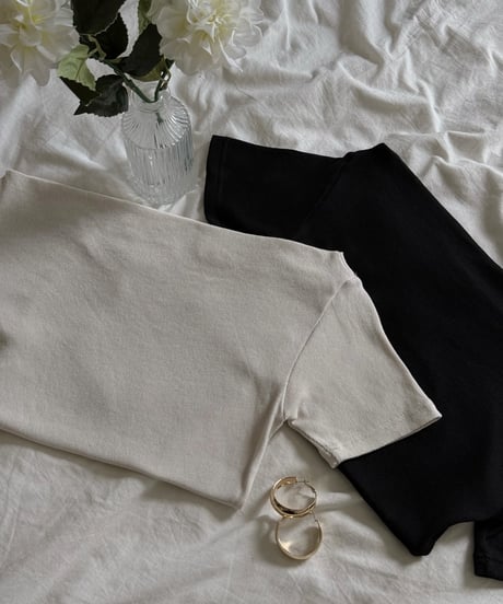 stretch  off-shoulder  tops /  black