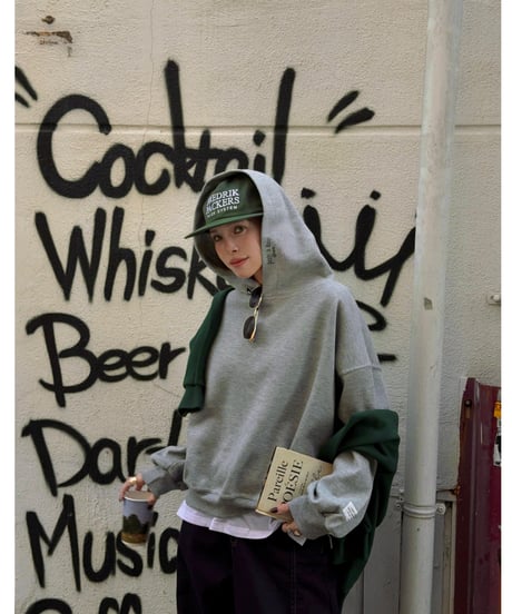 peak a boo hoodie / gray