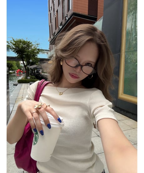 stretch off-shoulder tops / ivory