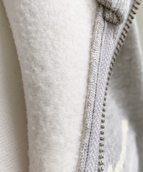 (裏起毛)オーバーフィット刺繍ジップアップ/ホワイト