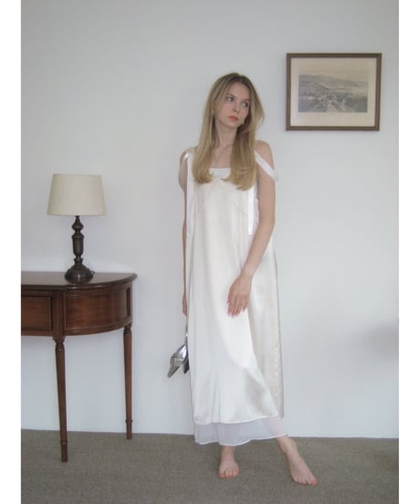 グロッシーレイヤードワンピース/パールホワイト