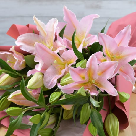 【Bouquet】選べるラッピングの花束　ピンクのユリ(生花）