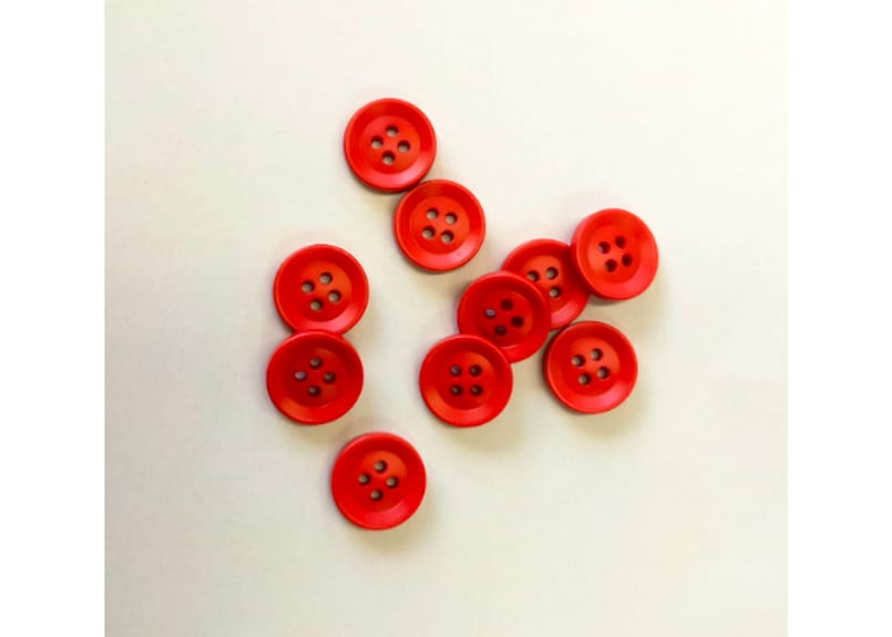 専用　 ボタン　まとめ売り　(116) 4つ穴ボタン 15mm＜レッド＞ 10個セット | ししゅう糸屋さん