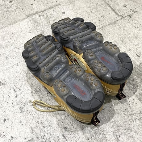 NIKE "air vapormax" metallic gold