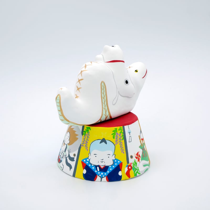 張子人形】招き猫乗りヘビと福尽くし | HARICOGRAPHY