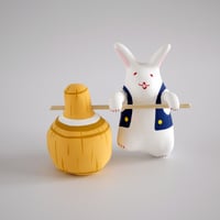 【張子人形】餅つき兎