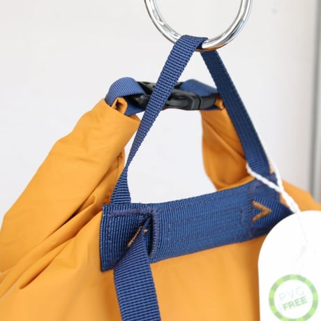 子供から大人まで一人１個は持っておきたい完全防水バッグ　ゴールド