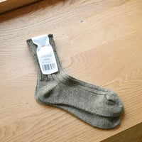 SHOWATABE / Linen & Recycled Polyester Ribbed Socks / Middle Length / Olive / リネン＆リサイクルポリエステルソックス