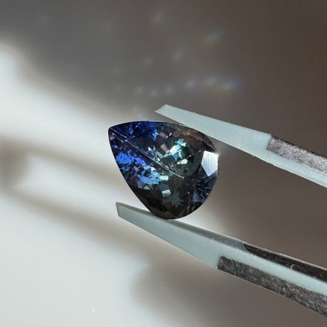 ◆7777円限定 バイカラーブルータンザナイト11.8ミリビーズ⑧(~3/12) ◇7777円限定 バイカラーブルータンザナイト11.8ミリビーズ⑧(~3