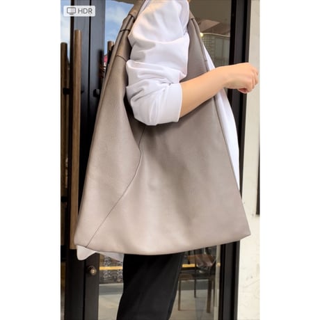 MMC100GBE イタリアンレザートライアングルBAG