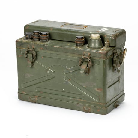 放出品　自衛隊無線機 JBC-1000  (JSCR-300)及びJAN/VRC-3送受信機 昭和30年 国際電気株式会社 (JSCR-300)及びJAN/VRC-3