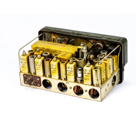 放出品　自衛隊無線機 JBC-1000  (JSCR-300)及びJAN/VRC-3送受信機 昭和30年 国際電気株式会社 (JSCR-300)及びJAN/VRC-3