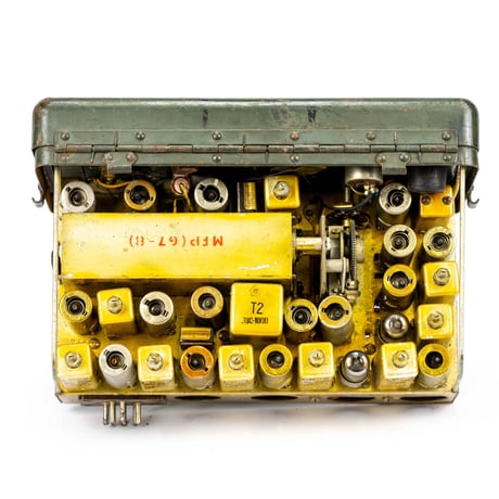 放出品　自衛隊無線機 JBC-1000  (JSCR-300)及びJAN/VRC-3送受信機 昭和30年 国際電気株式会社 (JSCR-300)及びJAN/VRC-3