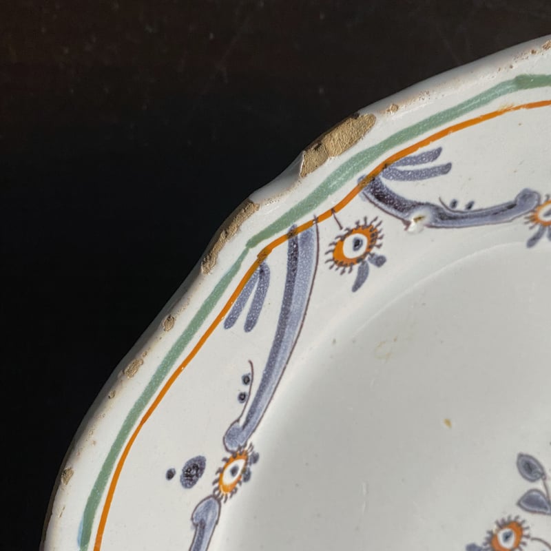 18世紀フランスアンティークヌヴェール窯のプレート 18世紀フランスアンティークヌヴェール窯のプレート