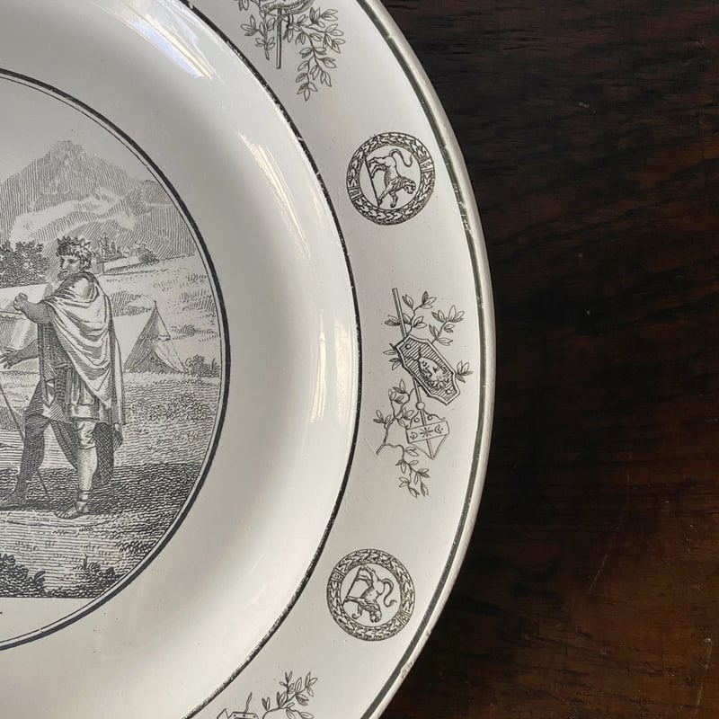 初期クレイユ　ファイアンスフィーヌ　天使の皿　グリザイユ　フランスアンティーク CREIL クレイユ グリザイユ 平皿 ディナー皿 φ24.5cm ファイア