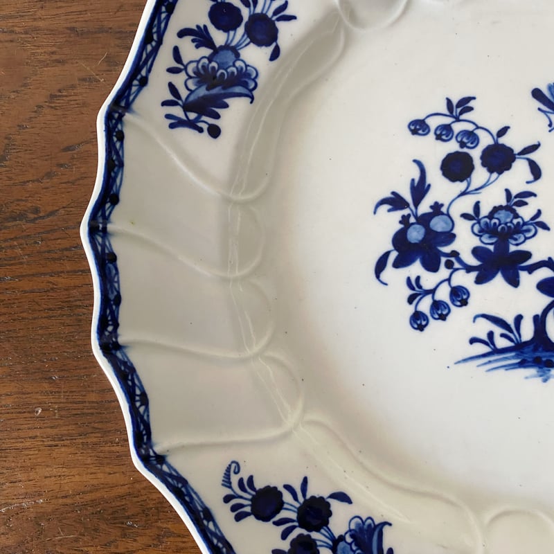 tournai トゥルネー （トルネイ）軟質磁器 花リム レリーフ 皿